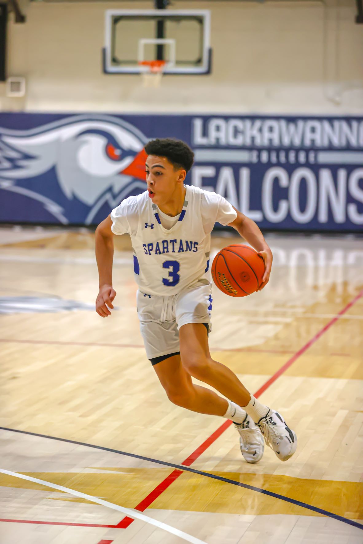 Mid Valley's Gabe Tanner makes a move to the basket in the Conference Challenge. (Tim Drewes Photo)